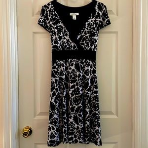 WHBM v-neck dress with bow in back